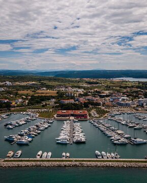 Apartmenthaus als Anlage in 1. Reihe zum Meer in Novigrad, 52466 Novigrad (Kroatien), Apartmenthaus