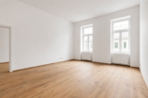 Bild - Seltene Altbau-Gelegenheit | Sanierte 3-Zimmer-Wohnung mit Loggia