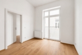 Bild - Seltene Altbau-Gelegenheit | Sanierte 3-Zimmer-Wohnung mit Loggia