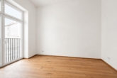 Bild - Seltene Altbau-Gelegenheit | Sanierte 3-Zimmer-Wohnung mit Loggia