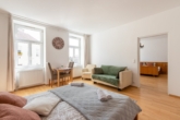 Bild - Preis-Leistungs-Hit! 3-Zimmer-Altbauwohnung mit TERRASSE im 4. OG