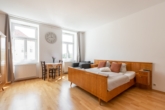 Bild - Preis-Leistungs-Hit! 3-Zimmer-Altbauwohnung mit TERRASSE im 4. OG