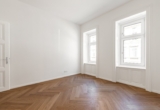 Traumhafte Altbau-Wohnung mit BALKON! Perfekte Raumaufteilung! - Bild