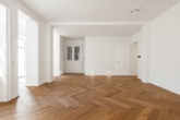 Traumhafte Altbau-Wohnung mit BALKON! Perfekte Raumaufteilung! - Bild