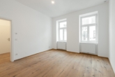 Bild - – NEU – Stilvoll sanierte Altbauwohnung mit großzügigem Balkon