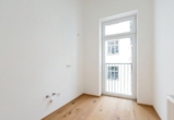 Bild - – NEU – Stilvoll sanierte Altbauwohnung mit großzügigem Balkon